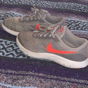 Nike Sneakers 👟 🍊